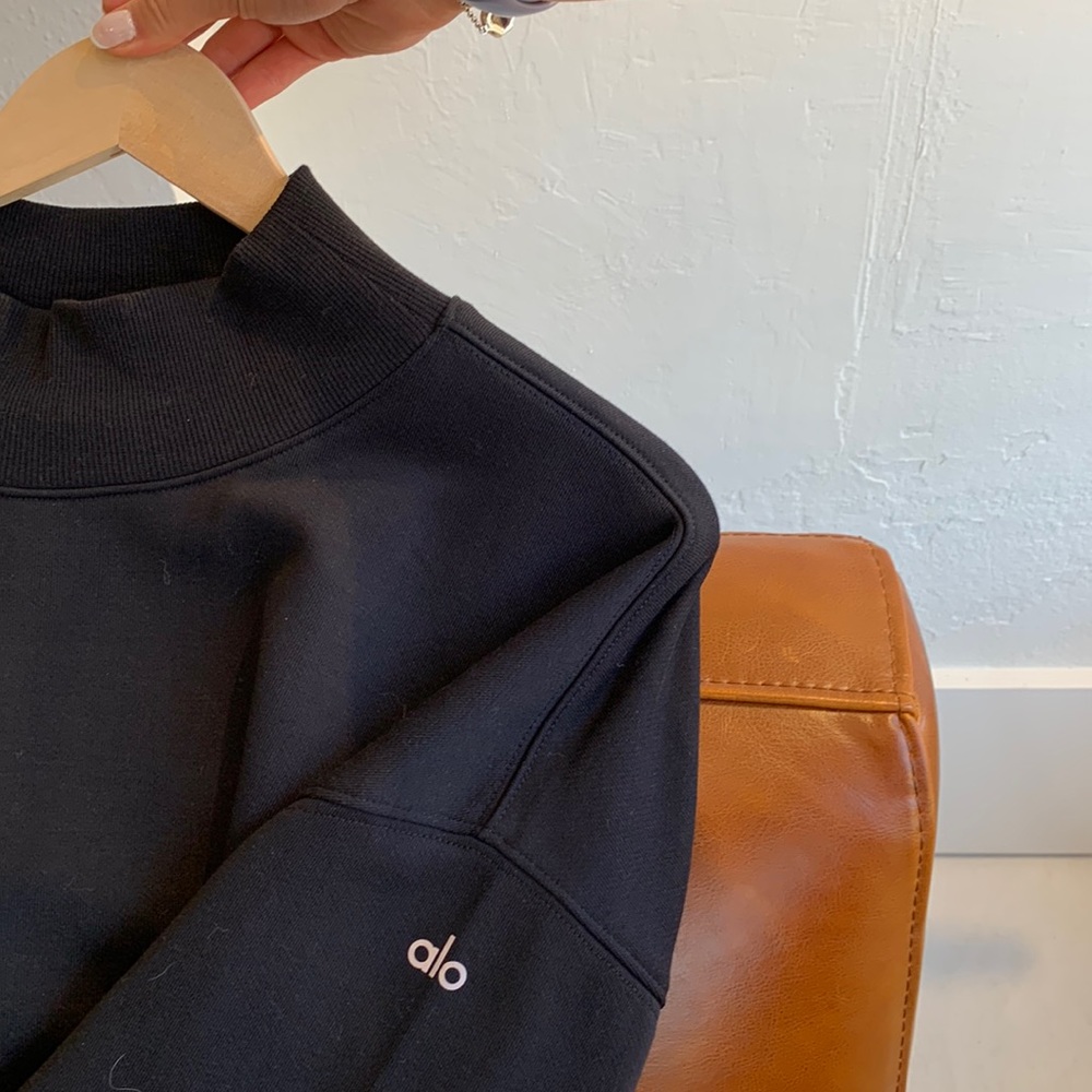 ALO REFRESH PULLOVER BLACK